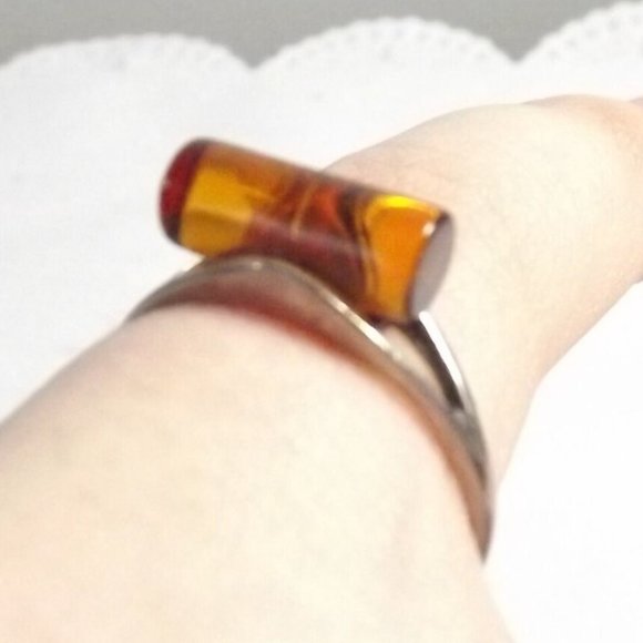Vintage Sterling Silver 925 Marked Ring with Amber Cylinder, Size 8 - Picture 3 of 6